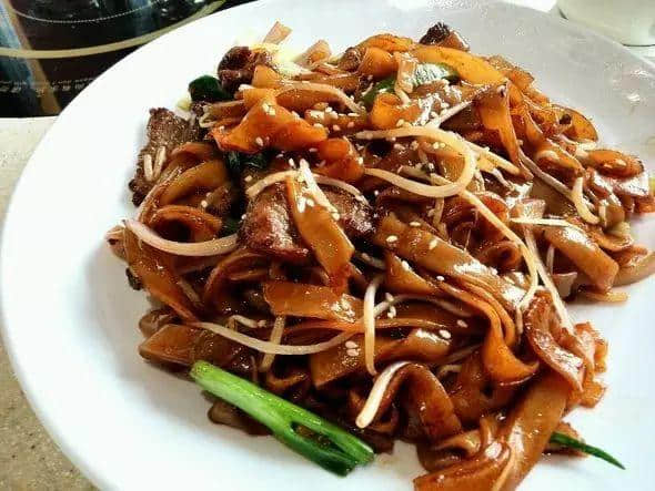 宵夜冇干炒牛河，點(diǎn)對(duì)得住辛苦嘅今日！