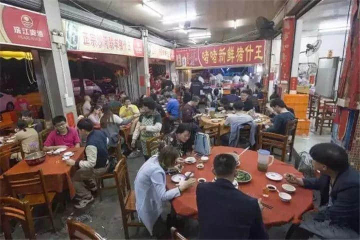 宵夜冇干炒牛河，點(diǎn)對(duì)得住辛苦嘅今日！