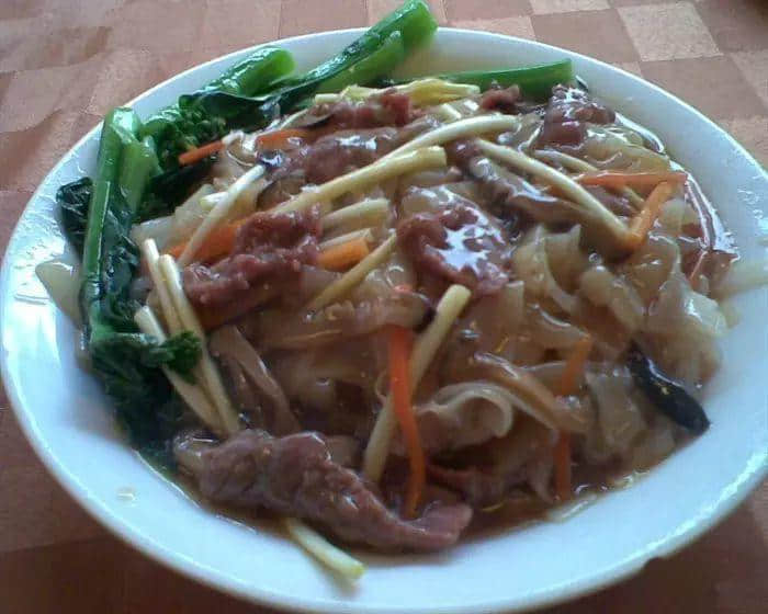 宵夜冇干炒牛河，點(diǎn)對(duì)得住辛苦嘅今日！