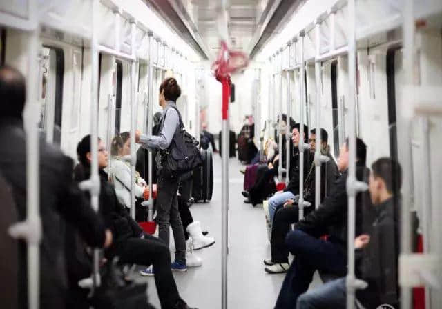 一班廣州仔女為自己?jiǎn)刚Z(yǔ)，做咗件好玩又有意義嘅事……