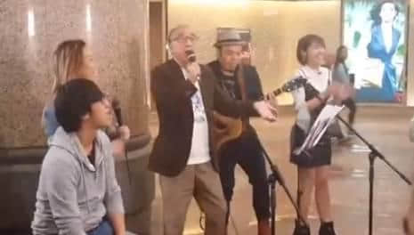 盧海鵬街邊“試Mic”，時(shí)隔30年再唱《幾許瘋語》！