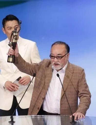 盧海鵬街邊“試Mic”，時(shí)隔30年再唱《幾許瘋語》！