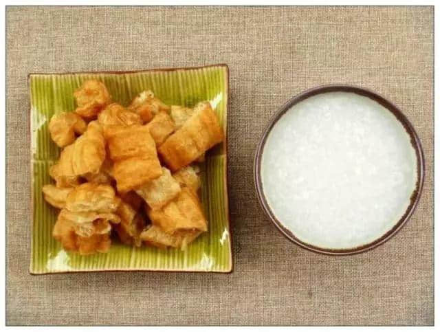 一碗白粥，一孖油炸鬼，足以令廣東人四分五裂