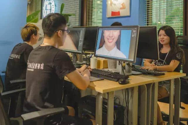 一百幾年前，廣東人去照相館影相要使幾錢？
