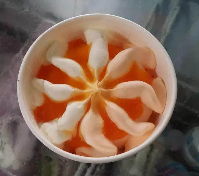 打開(kāi)士多雪柜，你第一個(gè)攞起嘅雪糕系咩？