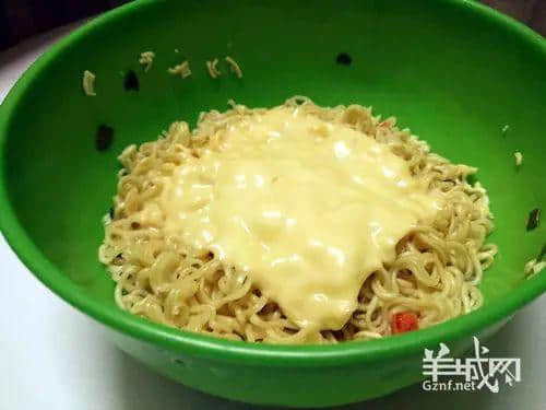廣東人最大成就:將兩蚊即食面煮成三星米其林 廣東人最大成就:將兩蚊即食面煮成三星米其林