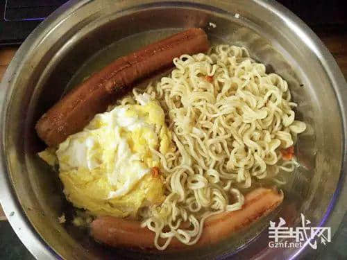 廣東人最大成就:將兩蚊即食面煮成三星米其林 廣東人最大成就:將兩蚊即食面煮成三星米其林