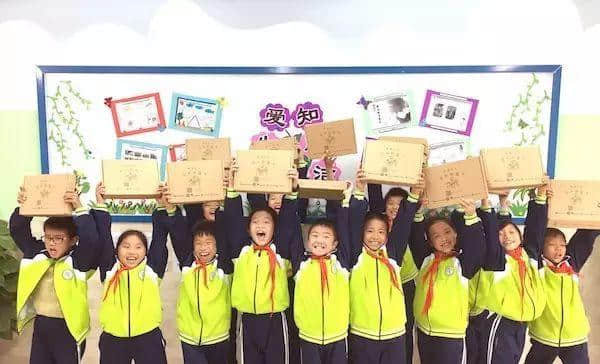 “我是廣州人，不會(huì)說(shuō)粵語(yǔ)……” “咁我哋教你喇！”