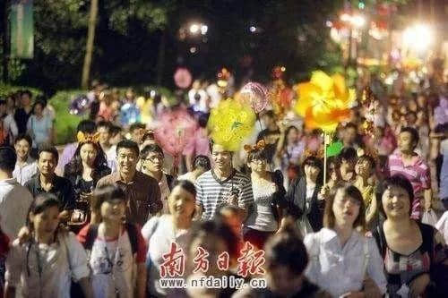 幾萬人夜麻麻上山，究竟為乜？