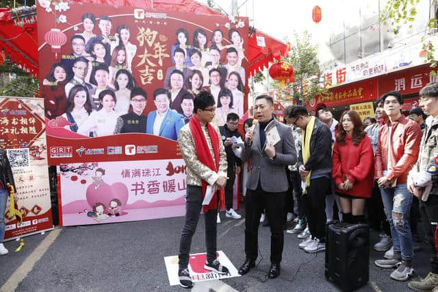 珠江名嘴現(xiàn)身越秀西湖花市，半小時(shí)為山區(qū)兒童募捐了兩百多本書(shū)！