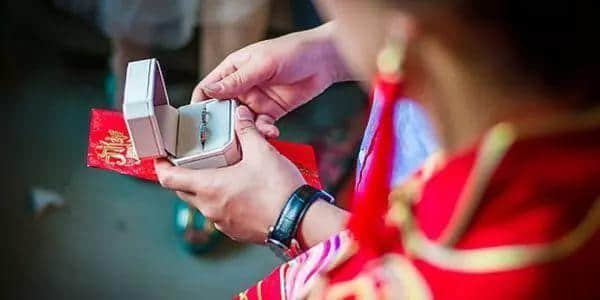 不喜婚鬧的廣州，給了年輕女生一條生路