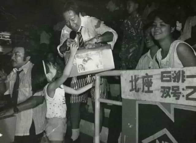 我系十足十嘅廣州人，廣州話系我嘅生產(chǎn)工具