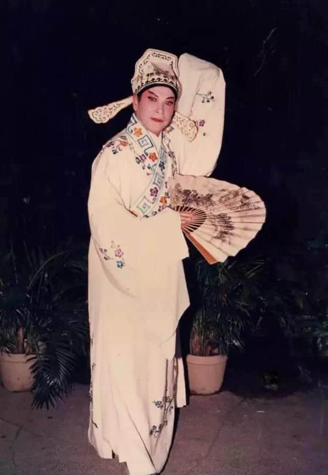我系十足十嘅廣州人，廣州話系我嘅生產(chǎn)工具