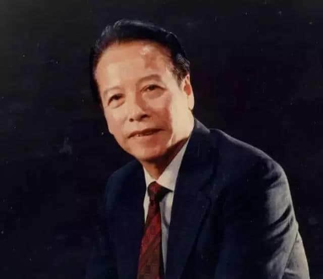 我系十足十嘅廣州人，廣州話系我嘅生產(chǎn)工具
