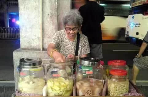 舌尖上的童年：80、90最愛嘅十大零食