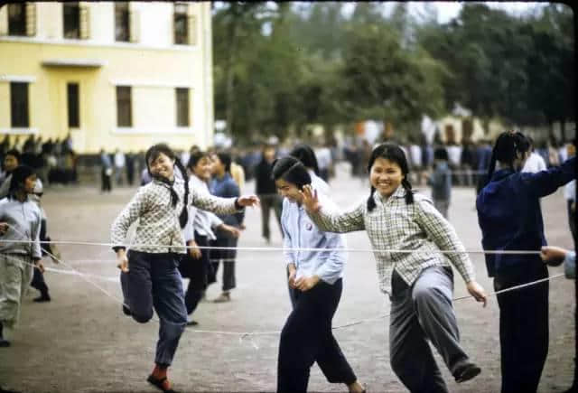 1972年嘅廣州校園生活，當(dāng)時啲學(xué)生哥能文能武！