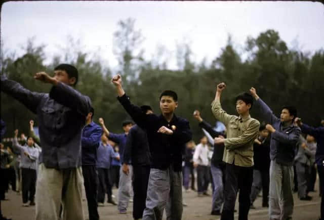 1972年嘅廣州校園生活，當(dāng)時啲學(xué)生哥能文能武！