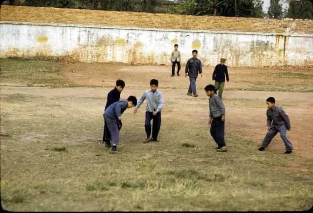 1972年嘅廣州校園生活，當(dāng)時啲學(xué)生哥能文能武！