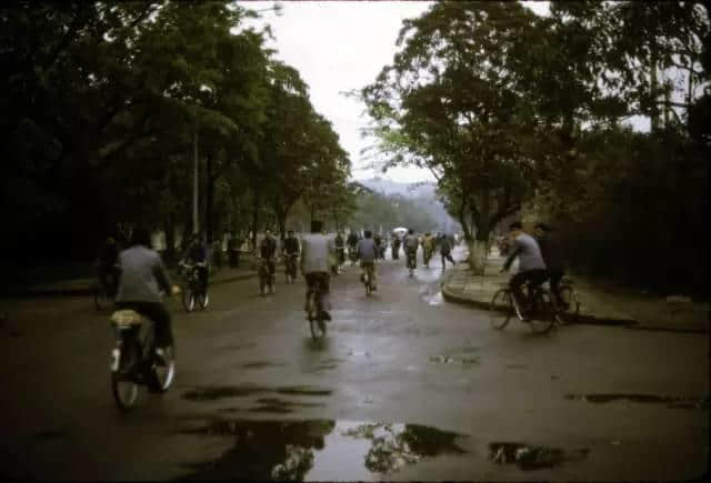 1972年嘅廣州校園生活，當(dāng)時啲學(xué)生哥能文能武！
