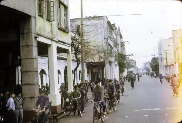 1972年嘅廣州校園生活，當(dāng)時啲學(xué)生哥能文能武！