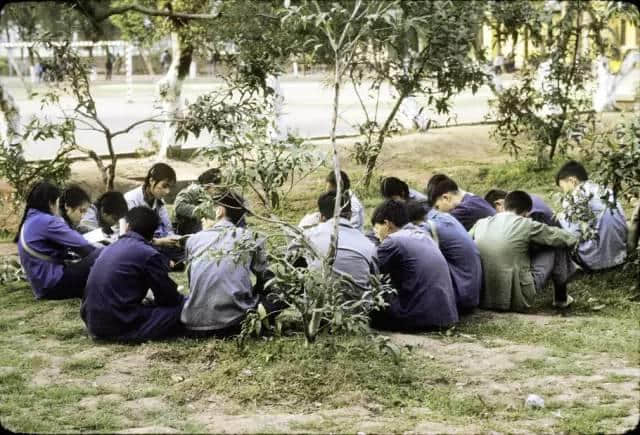 1972年嘅廣州校園生活，當(dāng)時啲學(xué)生哥能文能武！