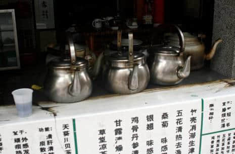 喺廣東，冇一杯涼茶搞唔掂嘅事，如果有，就兩杯！