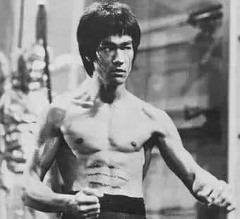 全世界都知道李小龍勁抽，佢究竟勁喺邊？