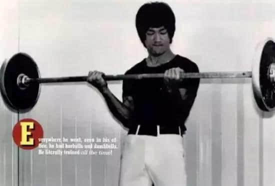 全世界都知道李小龍勁抽，佢究竟勁喺邊？