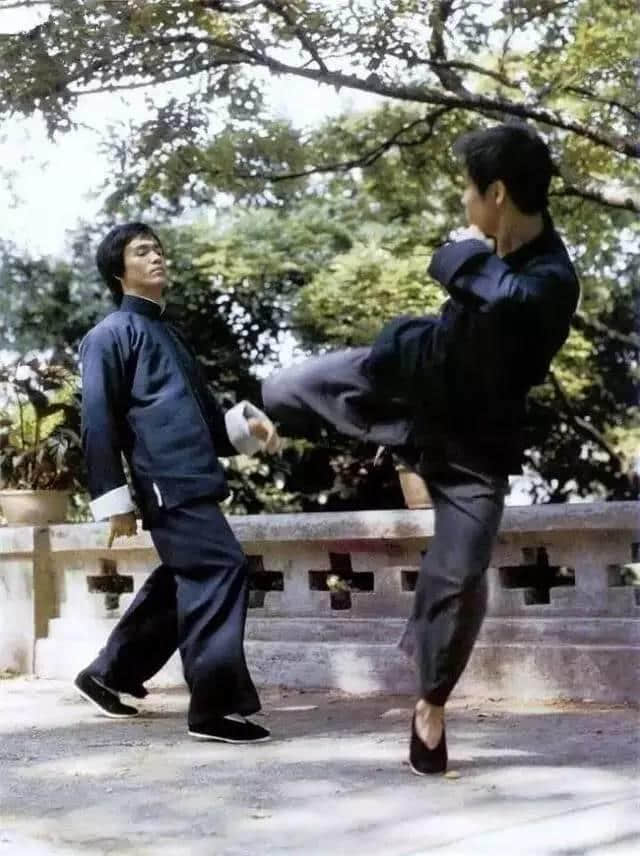 全世界都知道李小龍勁抽，佢究竟勁喺邊？