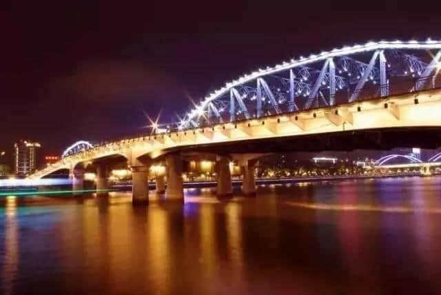 橫跨珠江嘅大橋，每一座都系屬于廣州嘅回憶