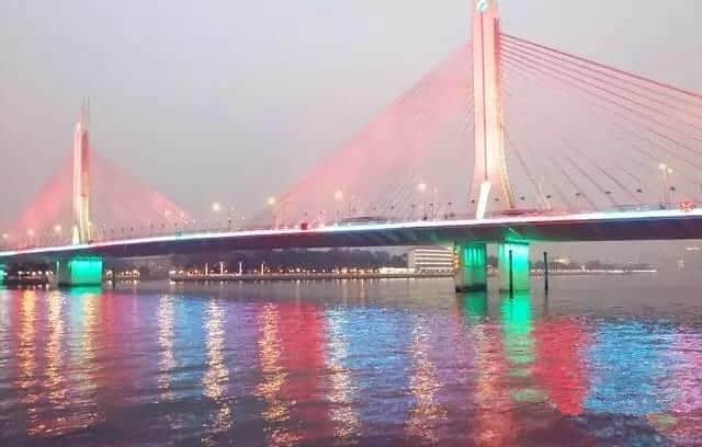 橫跨珠江嘅大橋，每一座都系屬于廣州嘅回憶