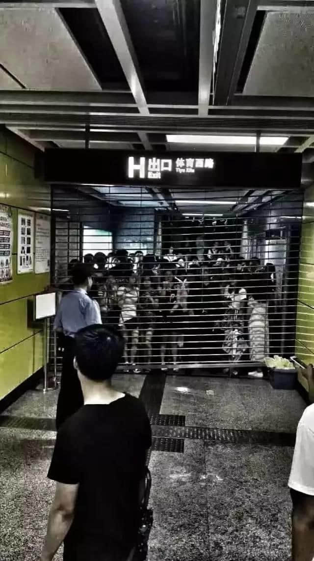 你以為系“妮妲”唔夠力？系因?yàn)槲覇O廣州有皇氣罩??！