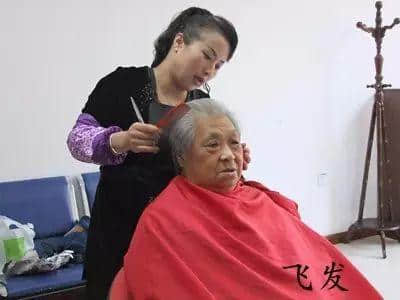“插座”嘅粵語系咩？“燈泡”嘅粵語又系咩？再唔講真系冇人識嘎啦！