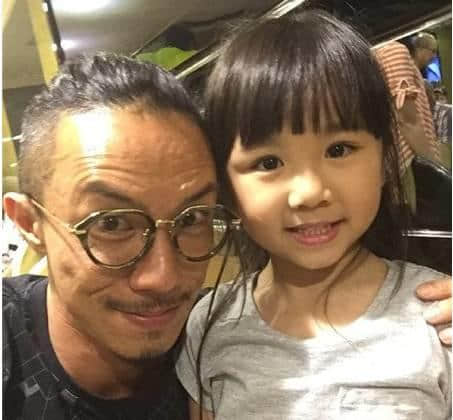 三歲出道，五歲同影帝演戲，八歲見過你所有男神，呢個(gè)就系佢哋嘅童年！