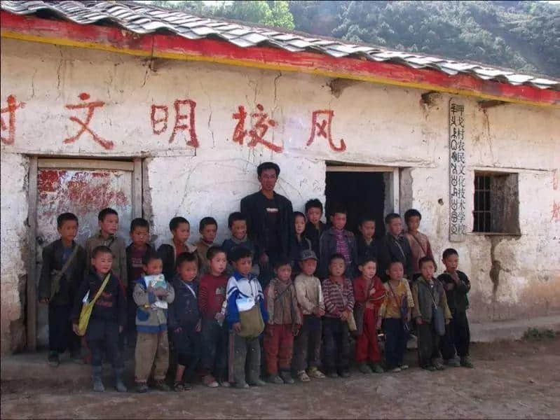 當(dāng)“教師”成為服務(wù)性行業(yè)，咁教育仲剩低啲咩？