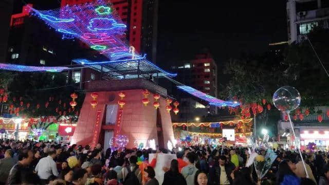 九曜坊│當(dāng)年歌舞酬神悲劇處，今日花市迎春喜慶地