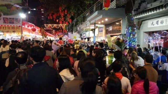 九曜坊│當(dāng)年歌舞酬神悲劇處，今日花市迎春喜慶地