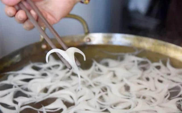 這碗日益衰落的傳統(tǒng)小吃，牽動著多少廣州人的童年