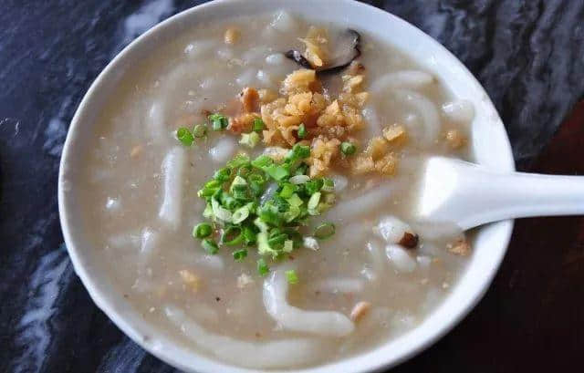 這碗日益衰落的傳統(tǒng)小吃，牽動著多少廣州人的童年