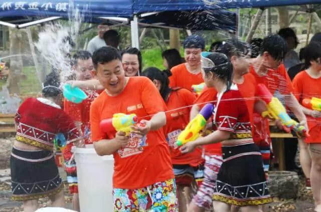 玩潑水節(jié)就要出國？NO！小編帶你玩遍愛必儂那金谷第二屆全民潑水節(jié)！