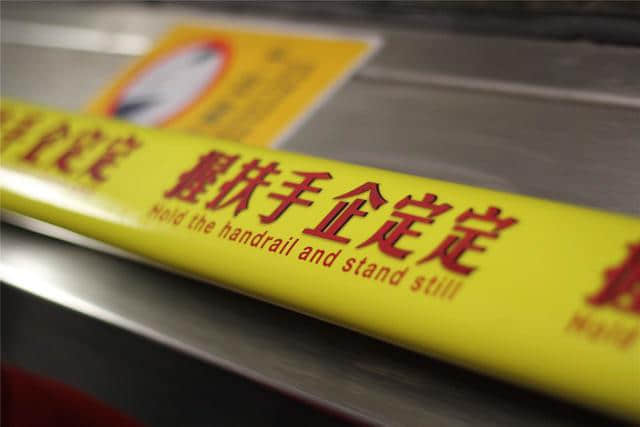 搭扶梯靠右站？在廣州別再這樣“文明”了！真相超可怕