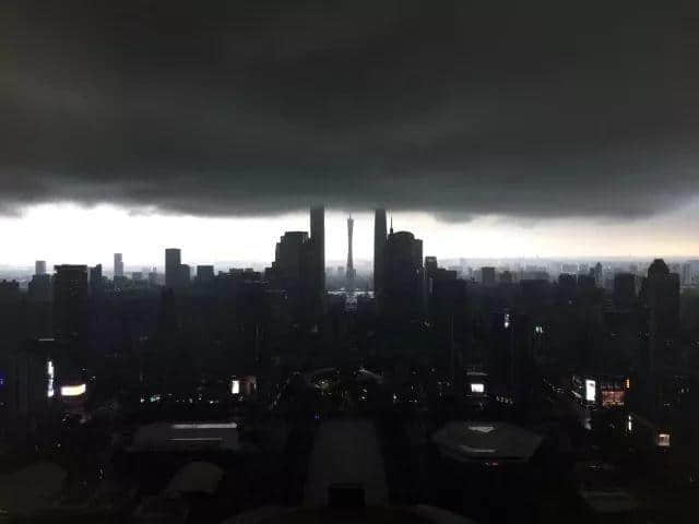 淼淼淼淼淼 | 朋友圈暴雨刷屏，我只服廣州人