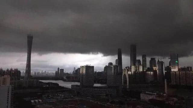 淼淼淼淼淼 | 朋友圈暴雨刷屏，我只服廣州人