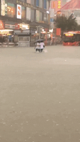 淼淼淼淼淼 | 朋友圈暴雨刷屏，我只服廣州人
