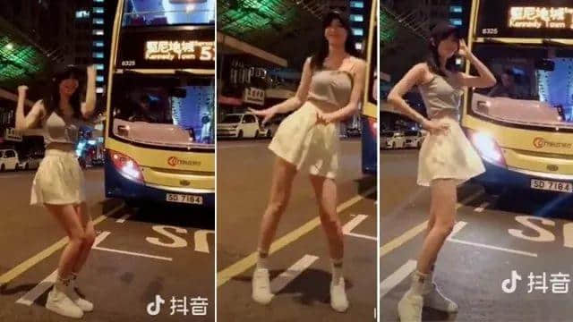 香港一短裙長腿少女，衝出馬路拍抖音呃like！阻住巴士遭網(wǎng)友圍插…