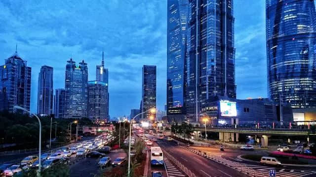 “從春廣場到冬廣場，我走了三年” | 細(xì)數(shù)珠江新城槽點(diǎn)