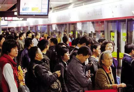 “從春廣場到冬廣場，我走了三年” | 細(xì)數(shù)珠江新城槽點(diǎn)