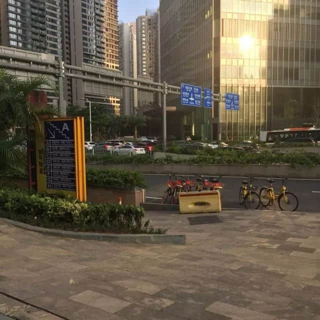 “從春廣場到冬廣場，我走了三年” | 細(xì)數(shù)珠江新城槽點(diǎn)