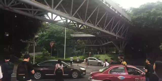 “從春廣場到冬廣場，我走了三年” | 細(xì)數(shù)珠江新城槽點(diǎn)