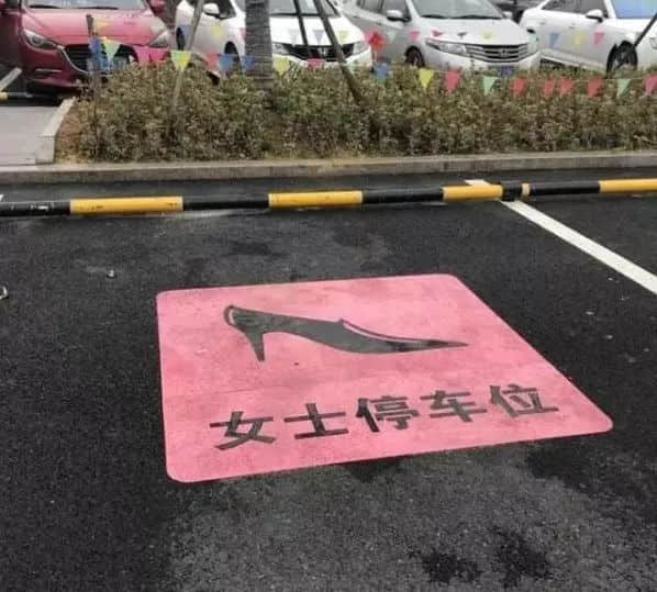 廣州西郊泳場(chǎng)設(shè)“女性泳道”惹爭(zhēng)議，系女性權(quán)益or形式主義？